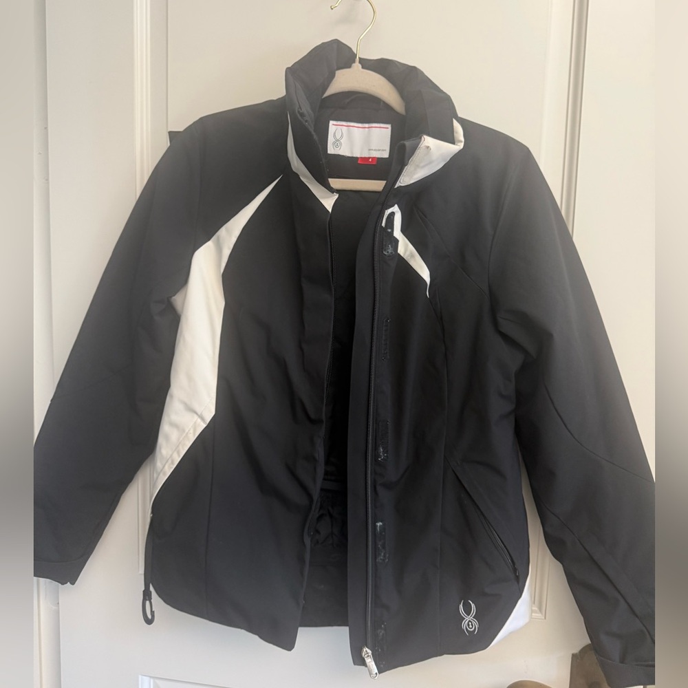 Spyder Women's Black and White Ski Jacket - excellent used condition sz 4